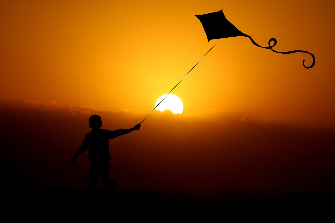 child, boy, dragon, dragon flight, wind, dragon fly, fun, kites rise, flying, fall, windy, kite climbing, toy, air, freedom, line, leisure time, child's play, flutter, heaven, sun, sunset, blow, running, evening sky, backlighting, silhouette, composing, orange, warm colours, nature, evening atmosphere